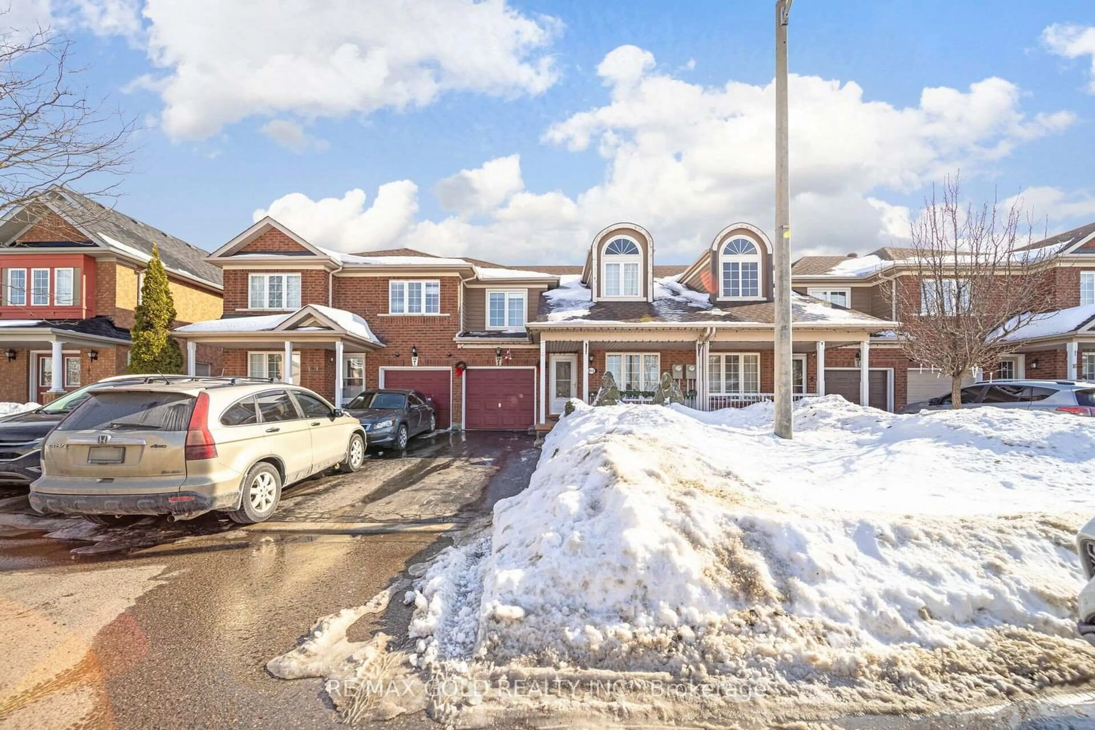 A pic from outside/outdoor area/front of a property/back of a property/a pic from drone, street for 10 Pauline Cres #2, Brampton Ontario L7A 2V4