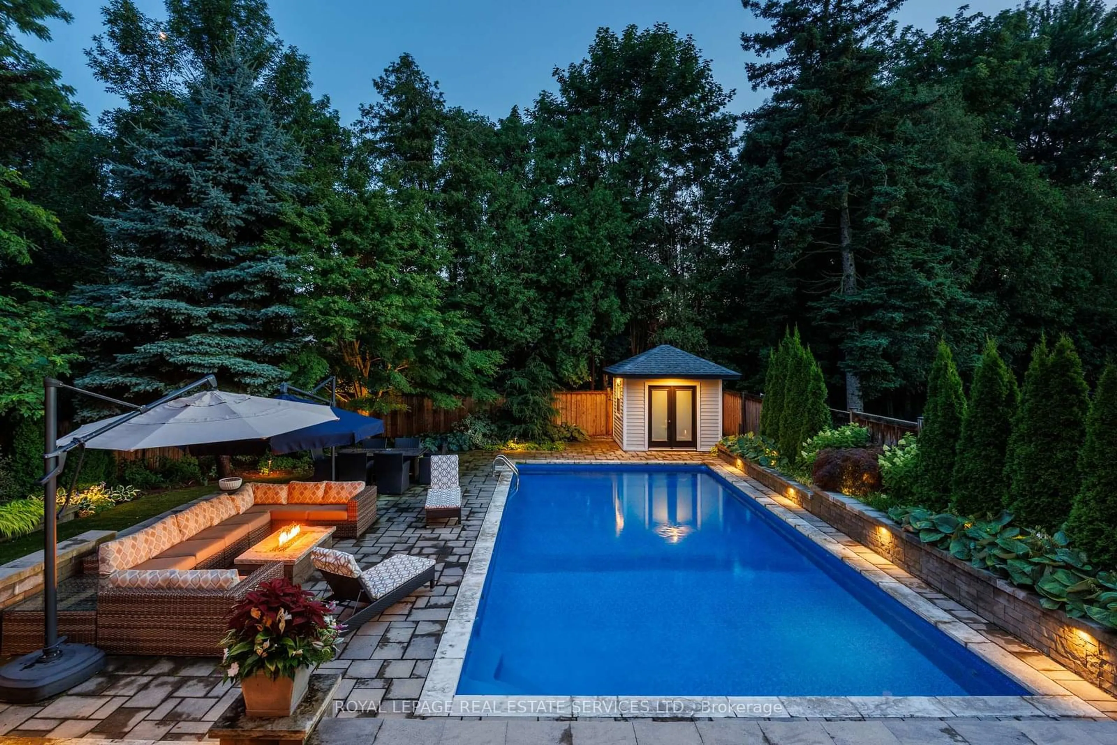 Pool for 212 Pine Cove Rd, Burlington Ontario L7N 1W2