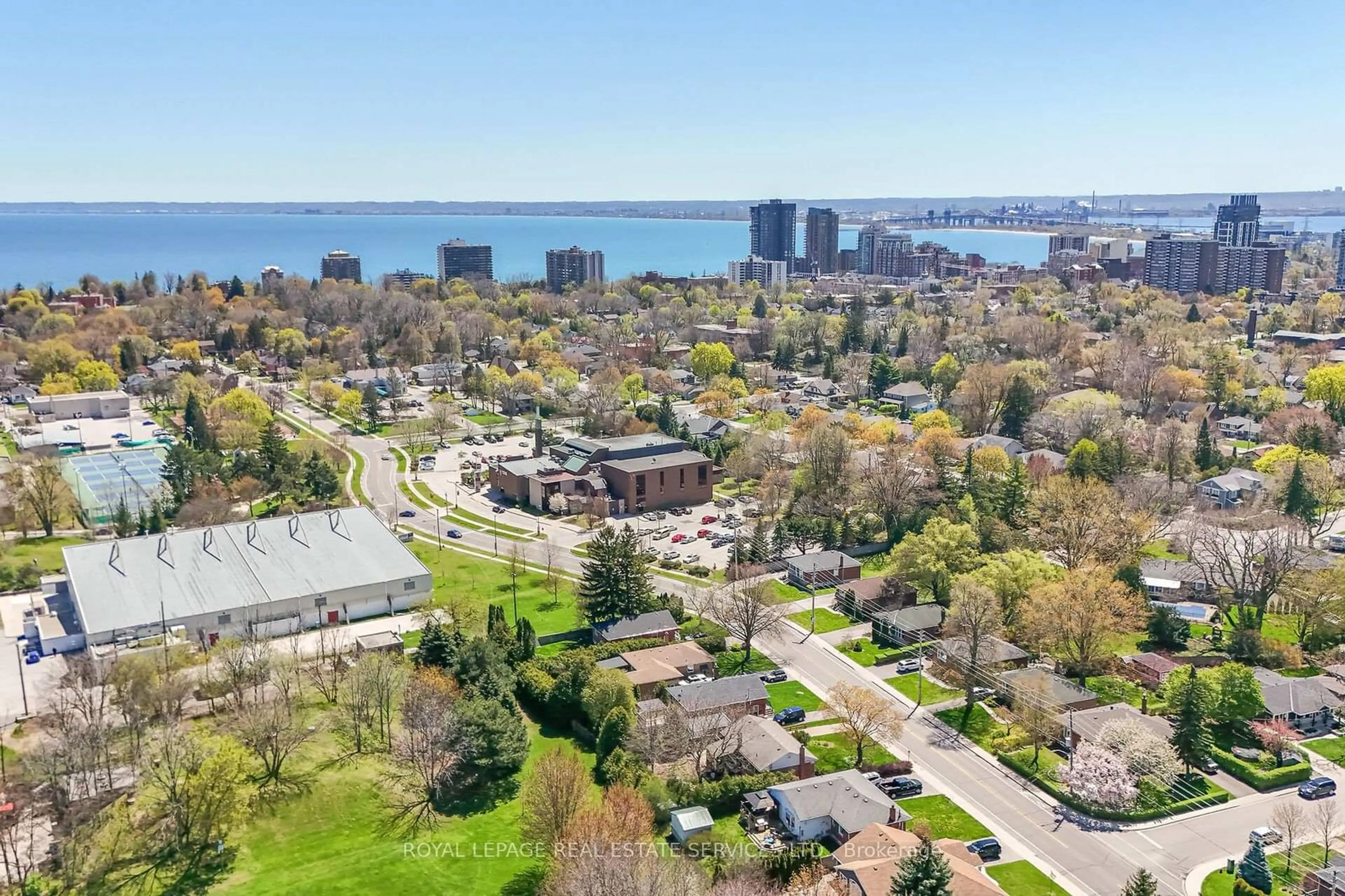 A pic from outside/outdoor area/front of a property/back of a property/a pic from drone, water/lake/river/ocean view for 552 Drury Lane, Burlington Ontario L7R 2X2