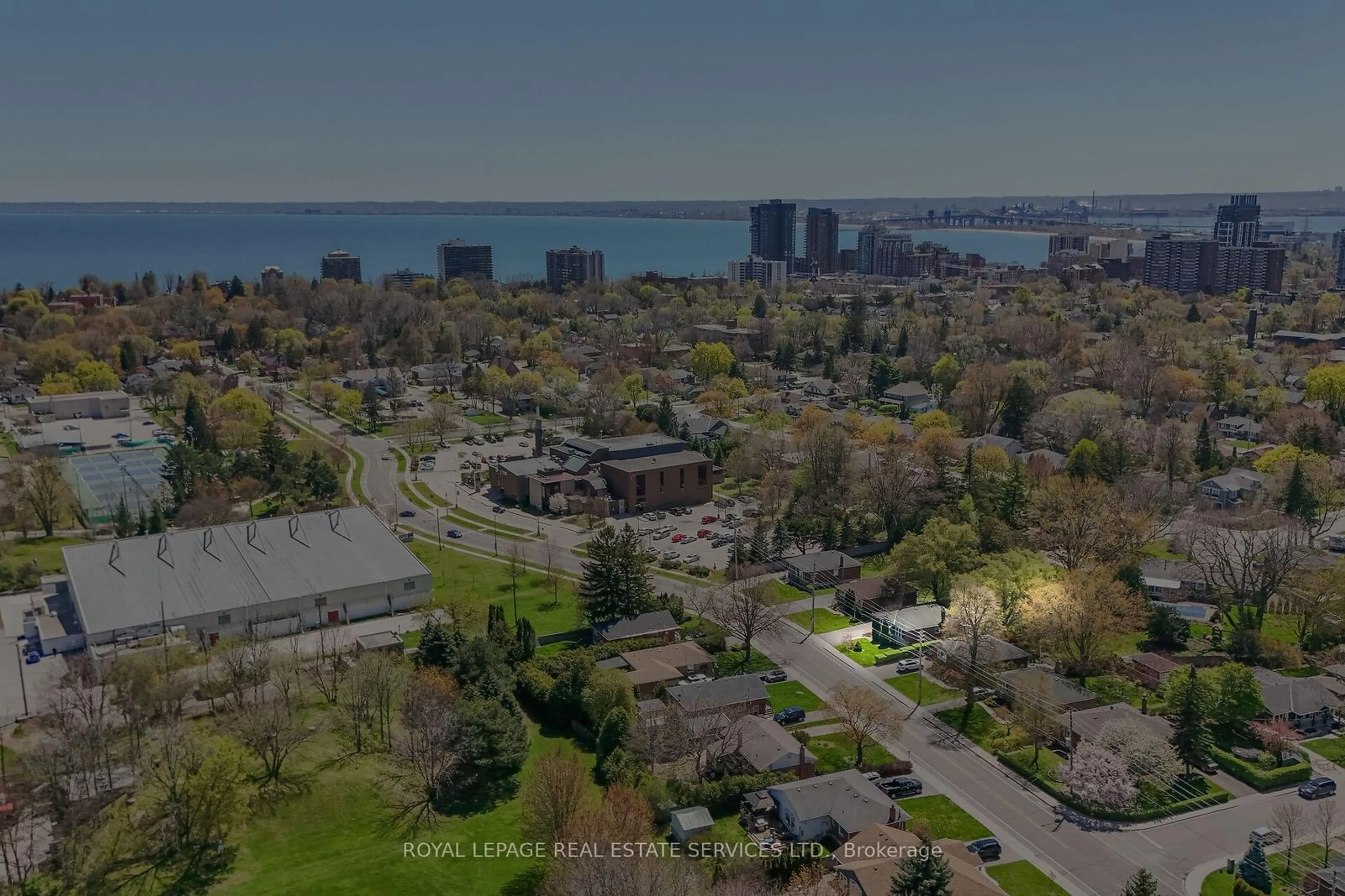 A pic from outside/outdoor area/front of a property/back of a property/a pic from drone, water/lake/river/ocean view for 552 Drury Lane, Burlington Ontario L7R 2X2