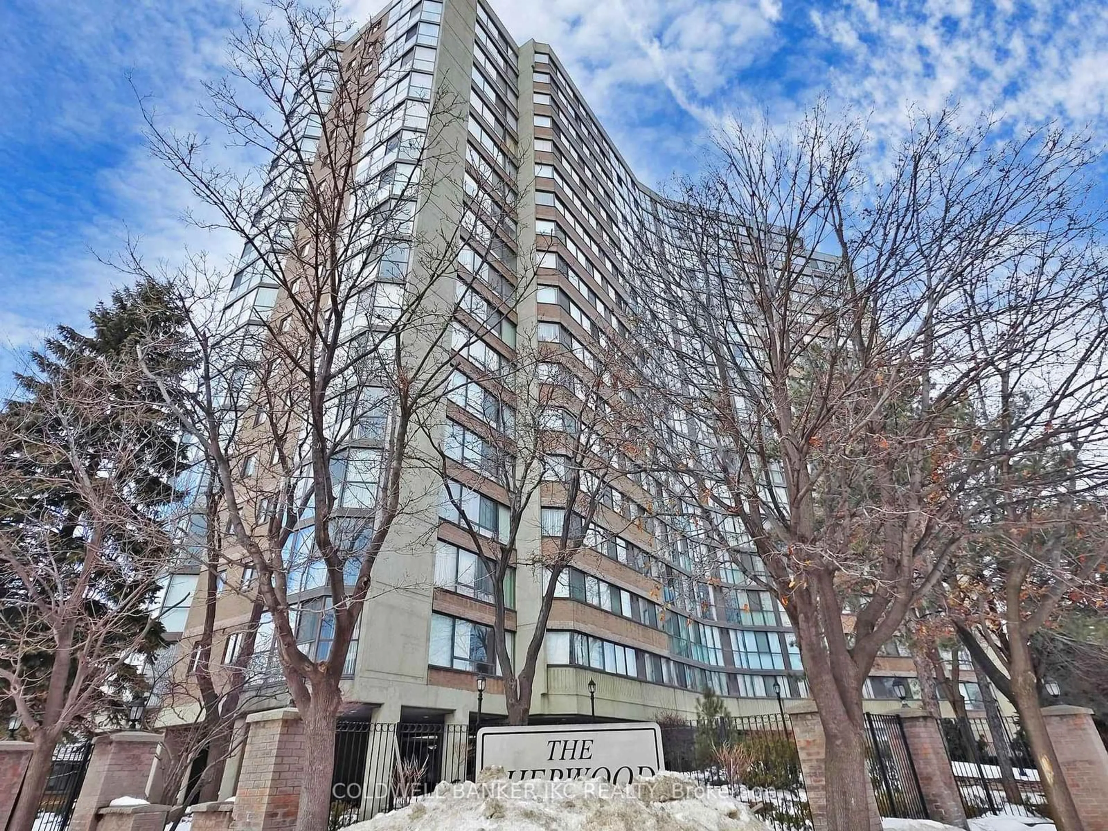 Indoor foyer for 4235 Sherwoodtowne Blvd #1001, Mississauga Ontario L4Z 1W3