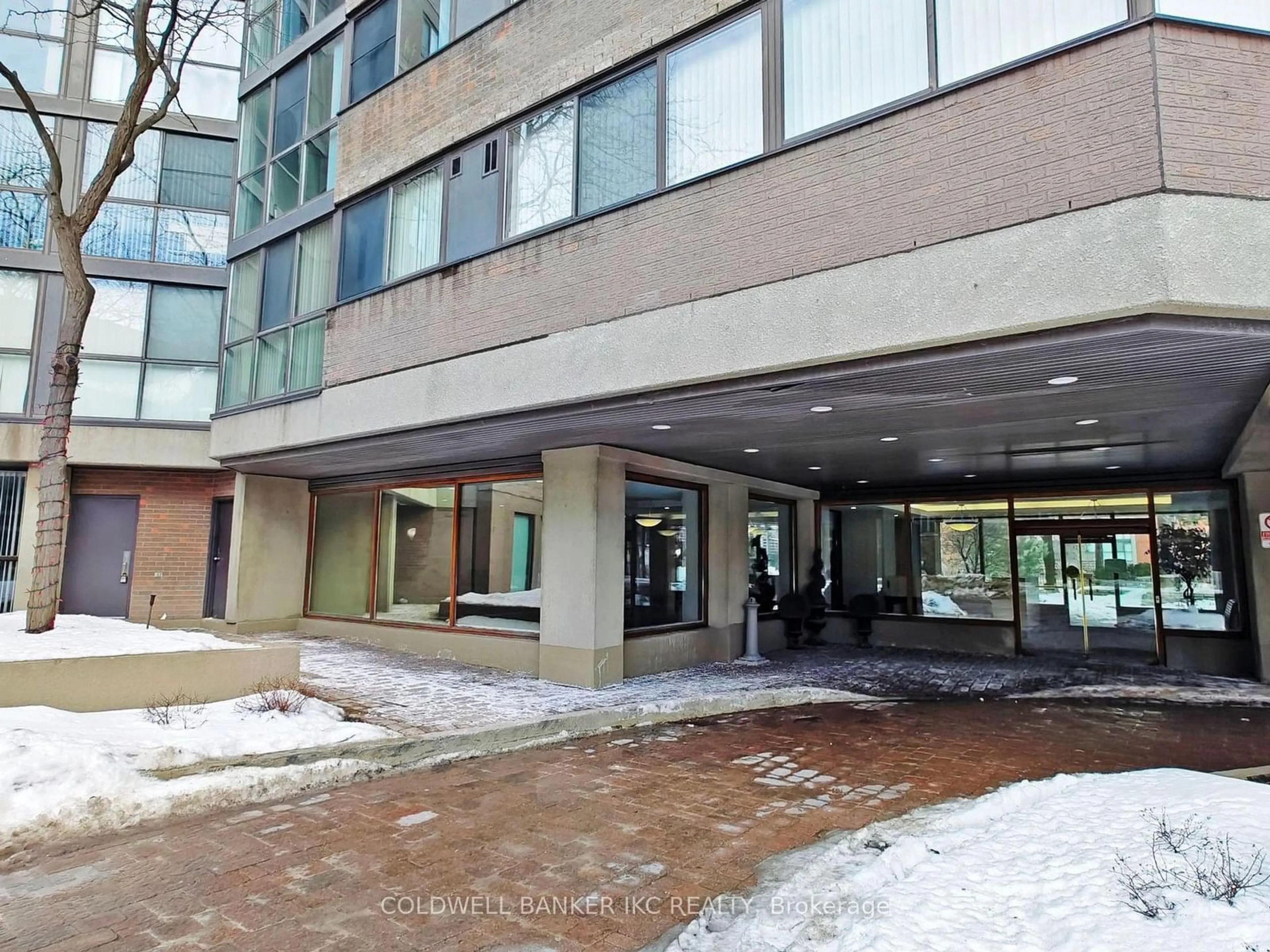 Indoor foyer for 4235 Sherwoodtowne Blvd #1001, Mississauga Ontario L4Z 1W3