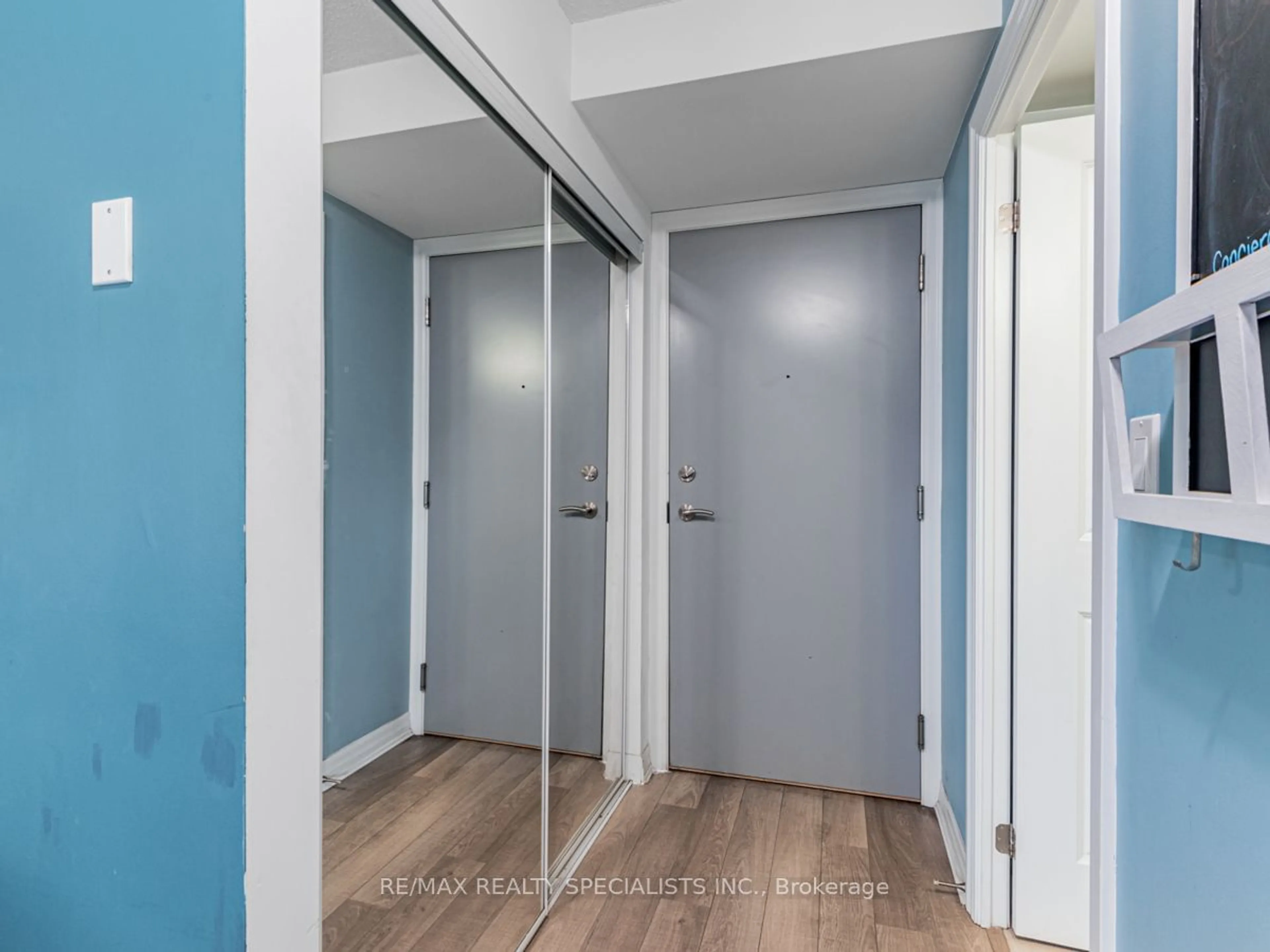 Indoor entryway for 80 Esther Lorrie Dr #301, Toronto Ontario M9W 0C6