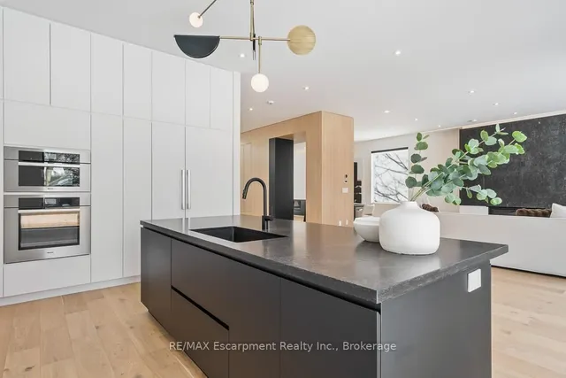 Additional property image - 1405 ACTON Cres
