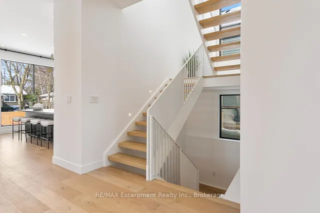 Additional property image - 1405 ACTON Cres
