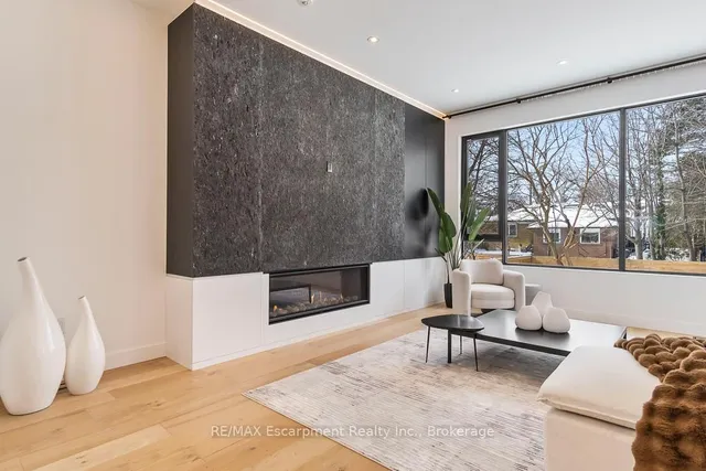 Additional property image - 1405 ACTON Cres
