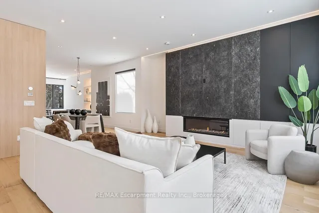 Additional property image - 1405 ACTON Cres