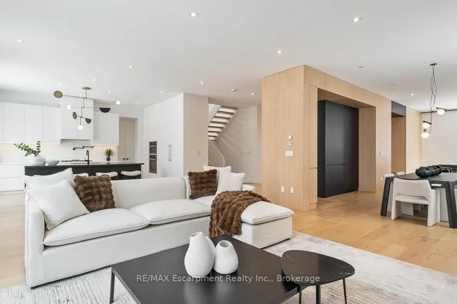 Additional property image - 1405 ACTON Cres