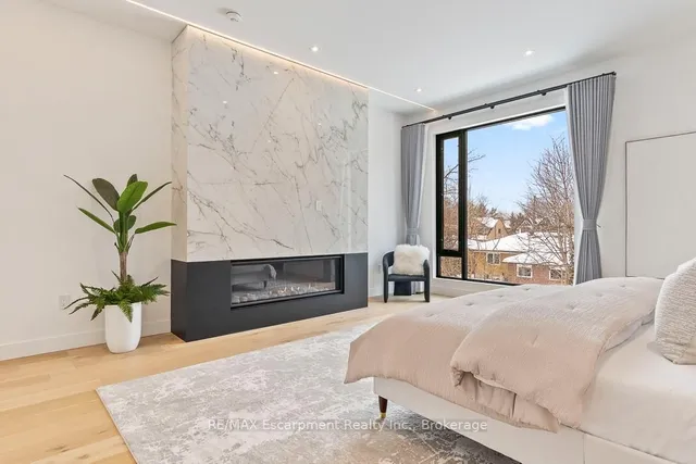 Additional property image - 1405 ACTON Cres