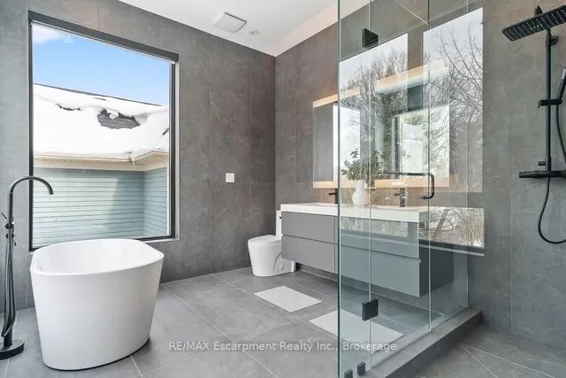Additional property image - 1405 ACTON Cres