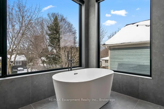 Additional property image - 1405 ACTON Cres