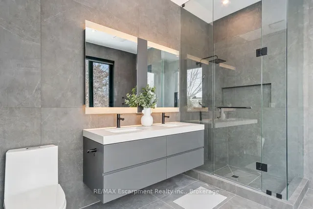 Additional property image - 1405 ACTON Cres