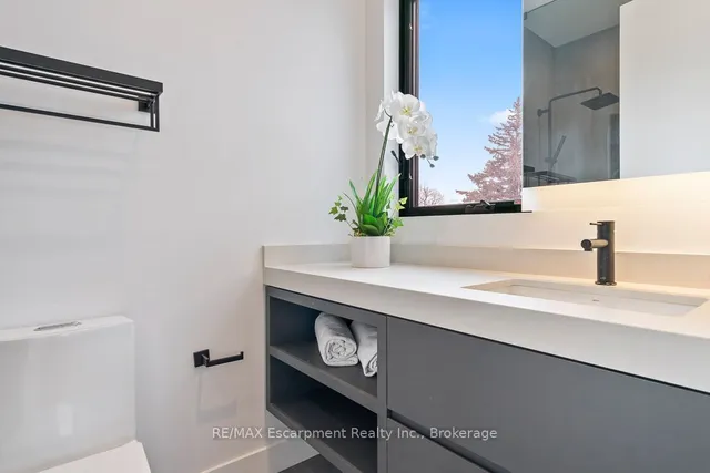 Additional property image - 1405 ACTON Cres