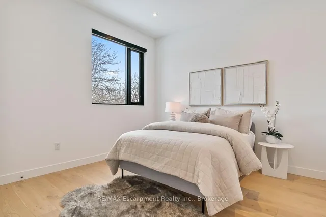Additional property image - 1405 ACTON Cres