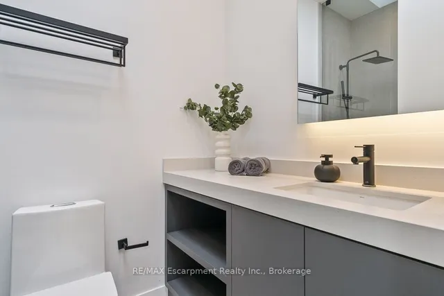 Additional property image - 1405 ACTON Cres