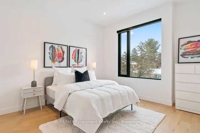 Additional property image - 1405 ACTON Cres