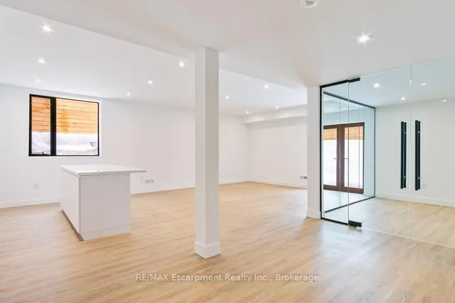 Additional property image - 1405 ACTON Cres