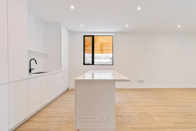 Additional property image - 1405 ACTON Cres