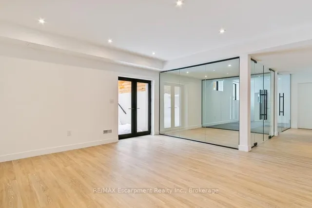 Additional property image - 1405 ACTON Cres
