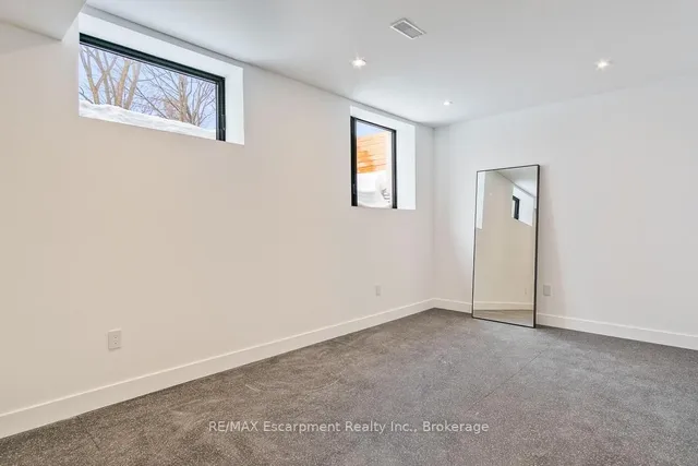 Additional property image - 1405 ACTON Cres