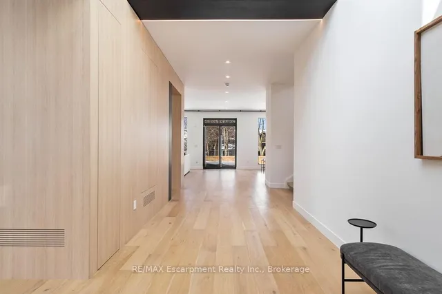 Additional property image - 1405 ACTON Cres