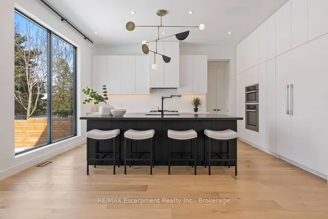 Additional property image - 1405 ACTON Cres