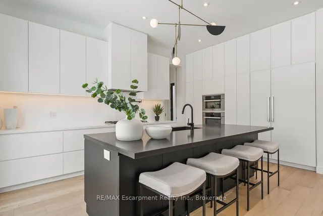 Additional property image - 1405 ACTON Cres