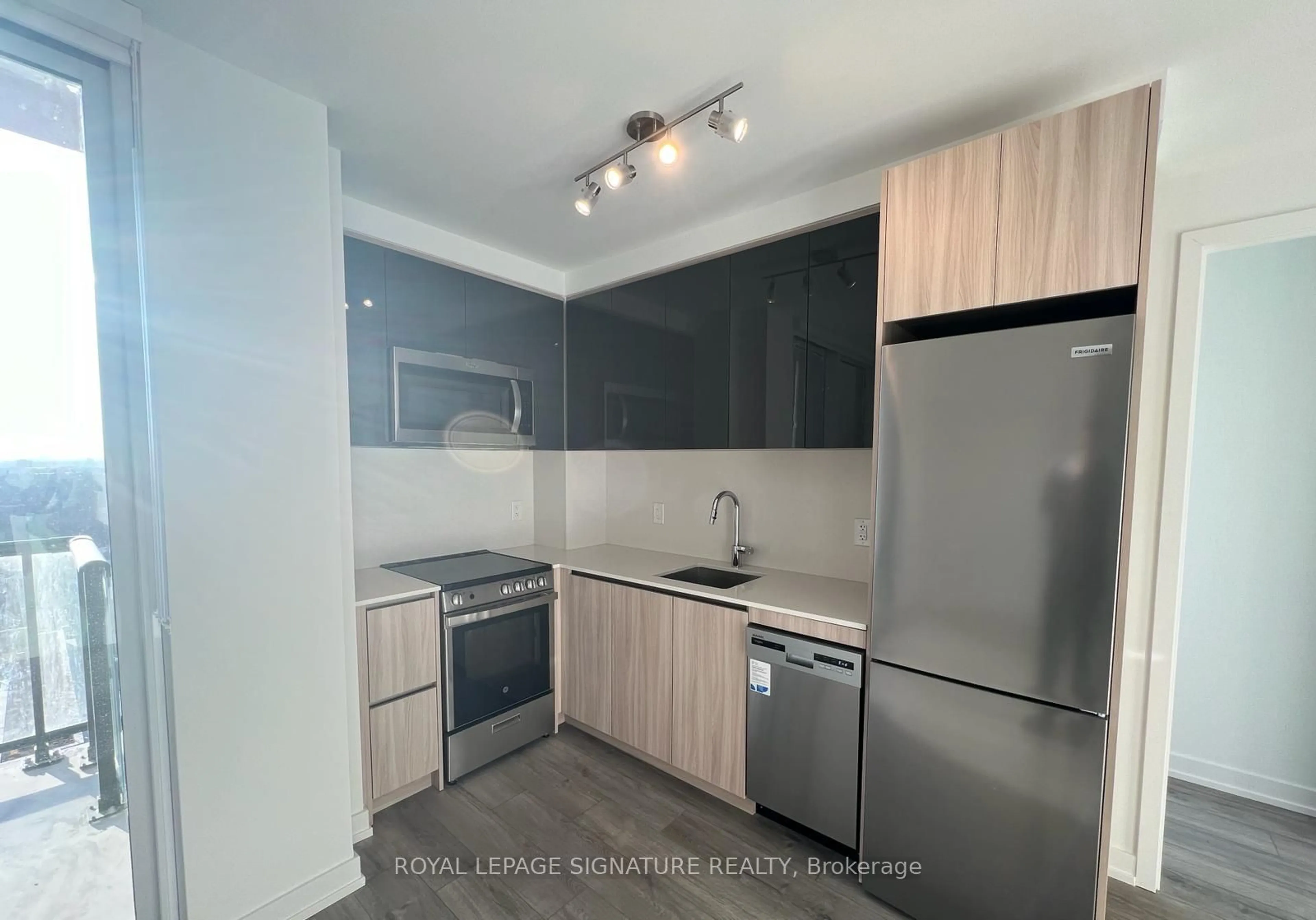 Standard kitchen, unknown for 3100 Keele St #1003, Toronto Ontario M3M 2H4