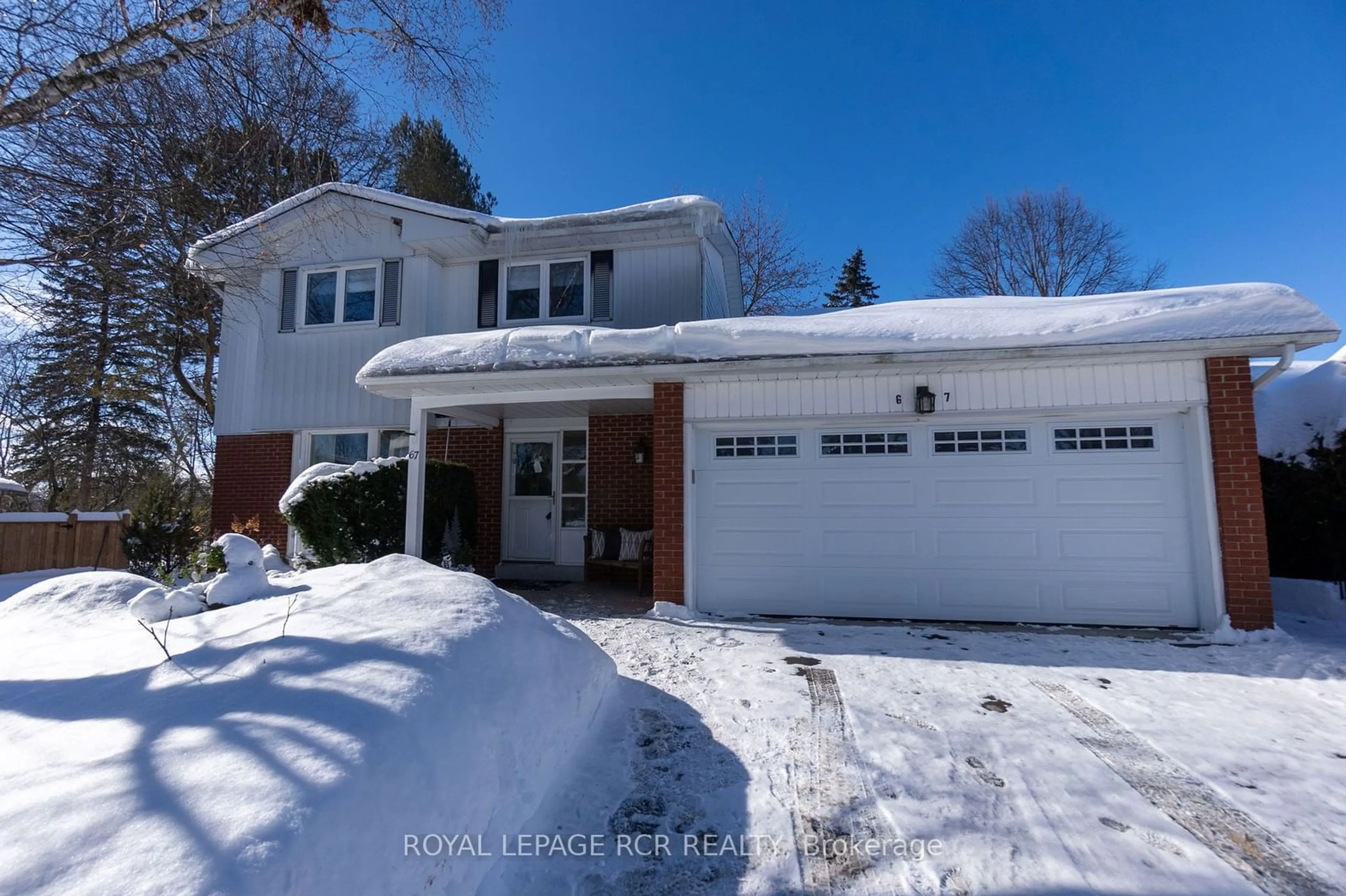 A pic from outside/outdoor area/front of a property/back of a property/a pic from drone, street for 67 Birchview Cres, Caledon Ontario L7E 3X2