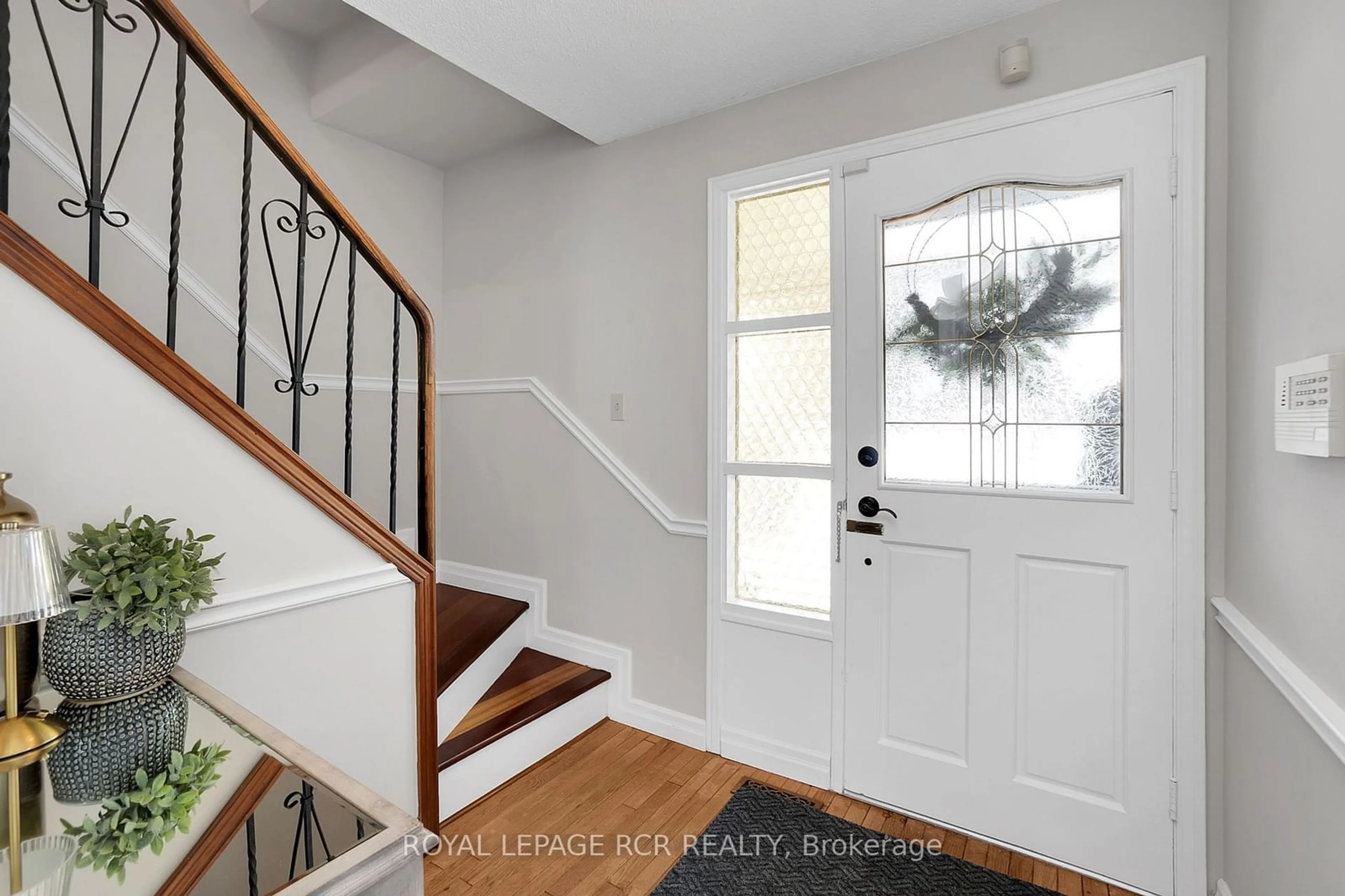 Indoor entryway for 67 Birchview Cres, Caledon Ontario L7E 3X2