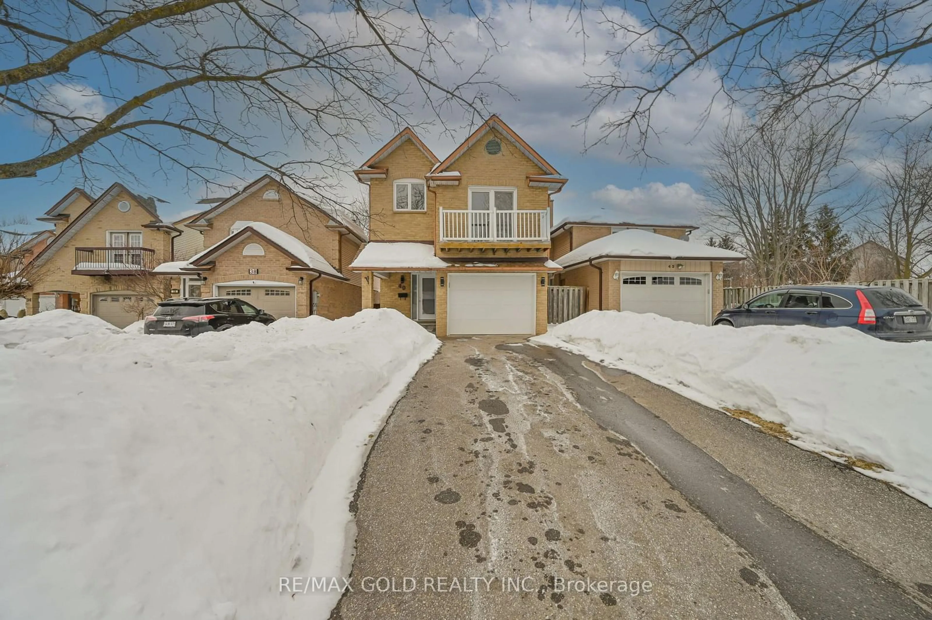 A pic from outside/outdoor area/front of a property/back of a property/a pic from drone, street for 40 Burton Rd, Brampton Ontario L6X 1M7