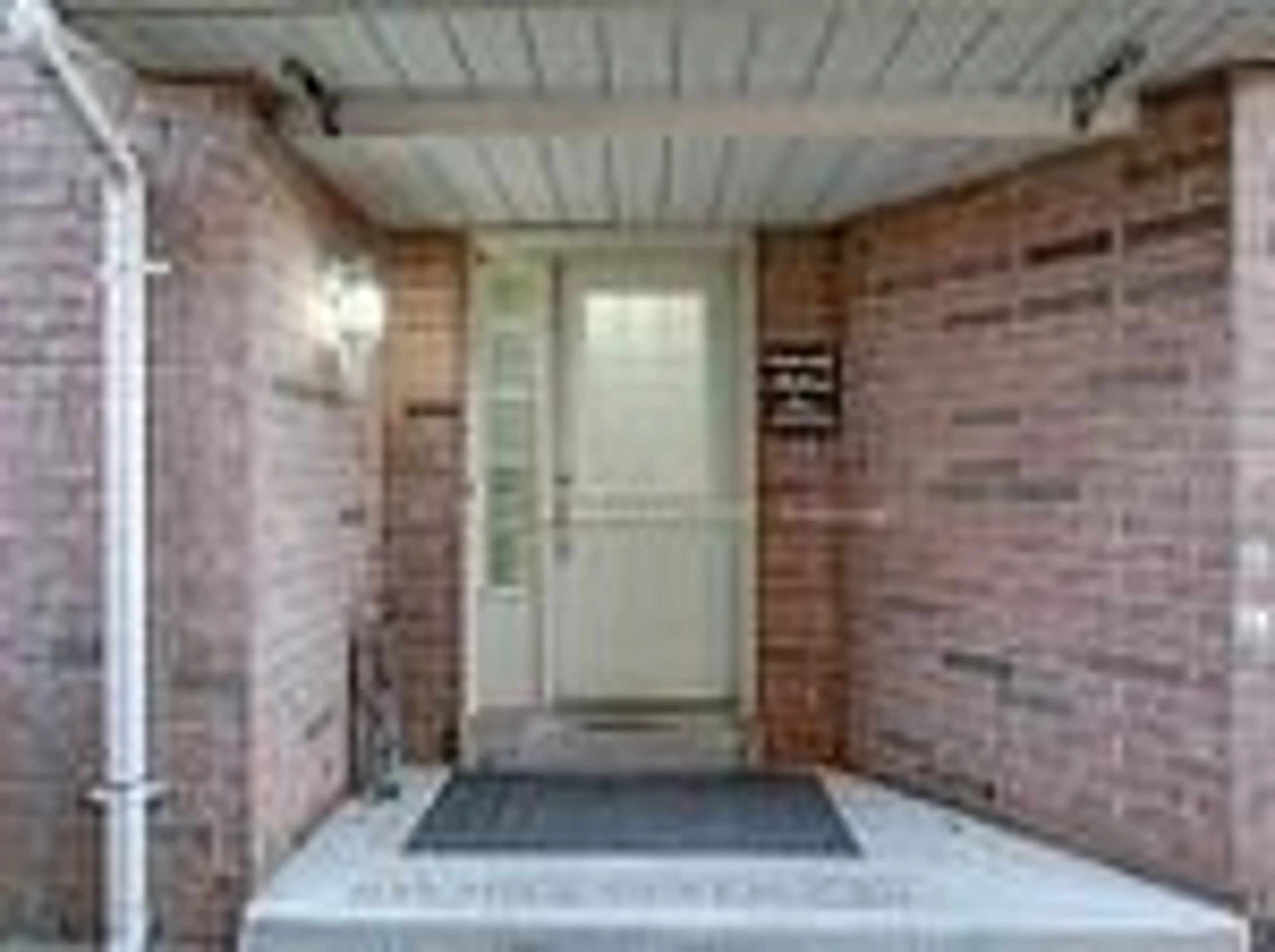 Indoor entryway for 4 Lake Louise Dr, Brampton Ontario L6X 4W7