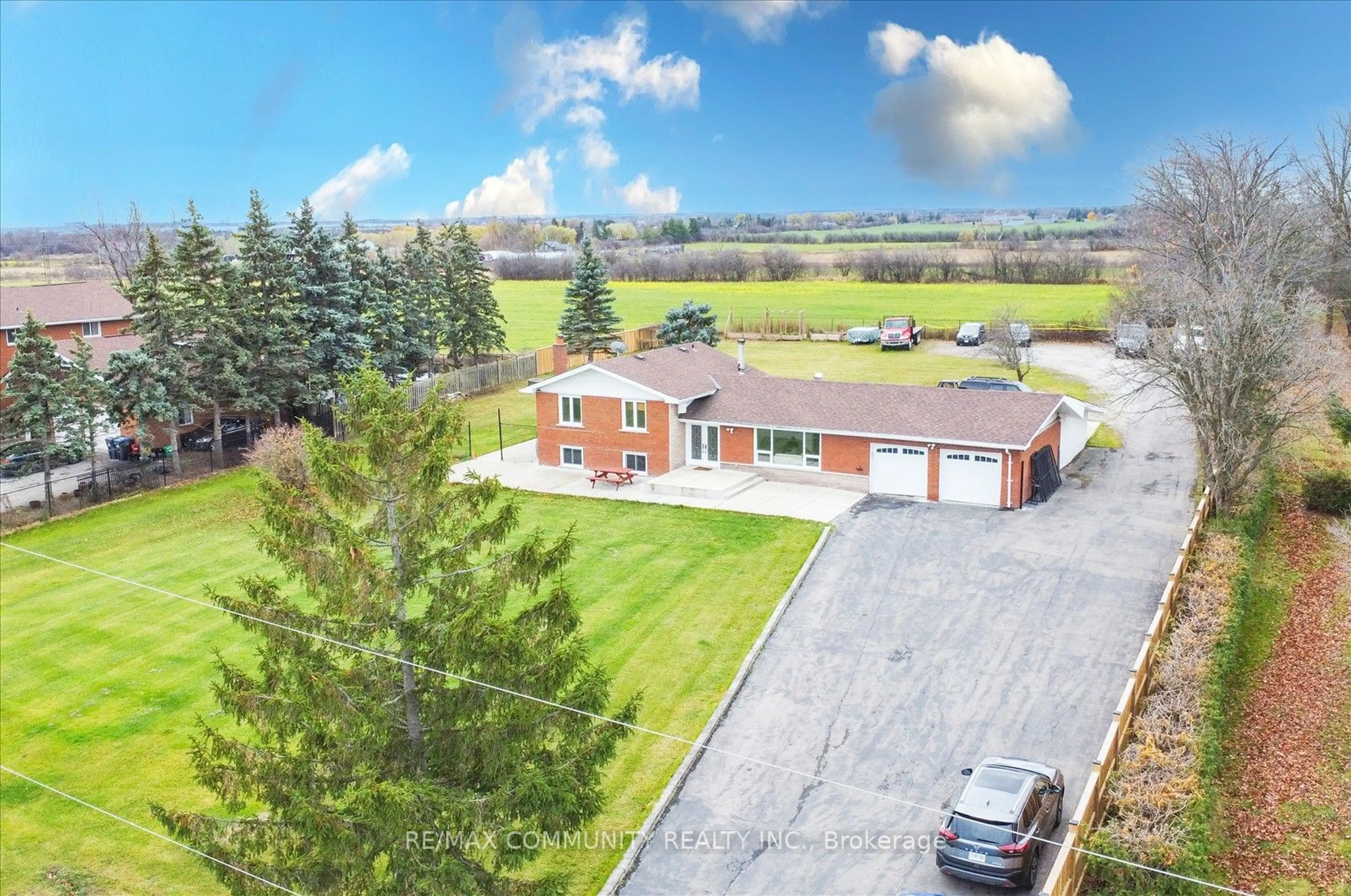 A pic from outside/outdoor area/front of a property/back of a property/a pic from drone, building for 13096 Centreville Creek Rd, Caledon Ontario L7C 3A7