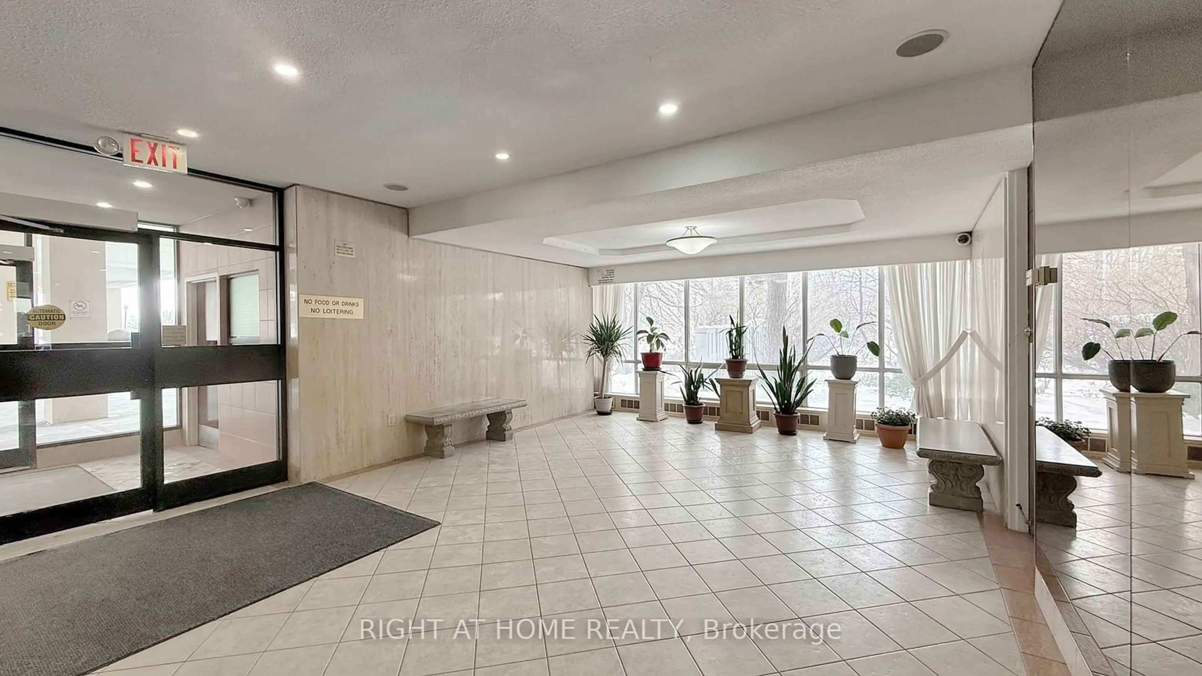 Lobby for 455 Sentinel Rd #711, Toronto Ontario M3J 1V5