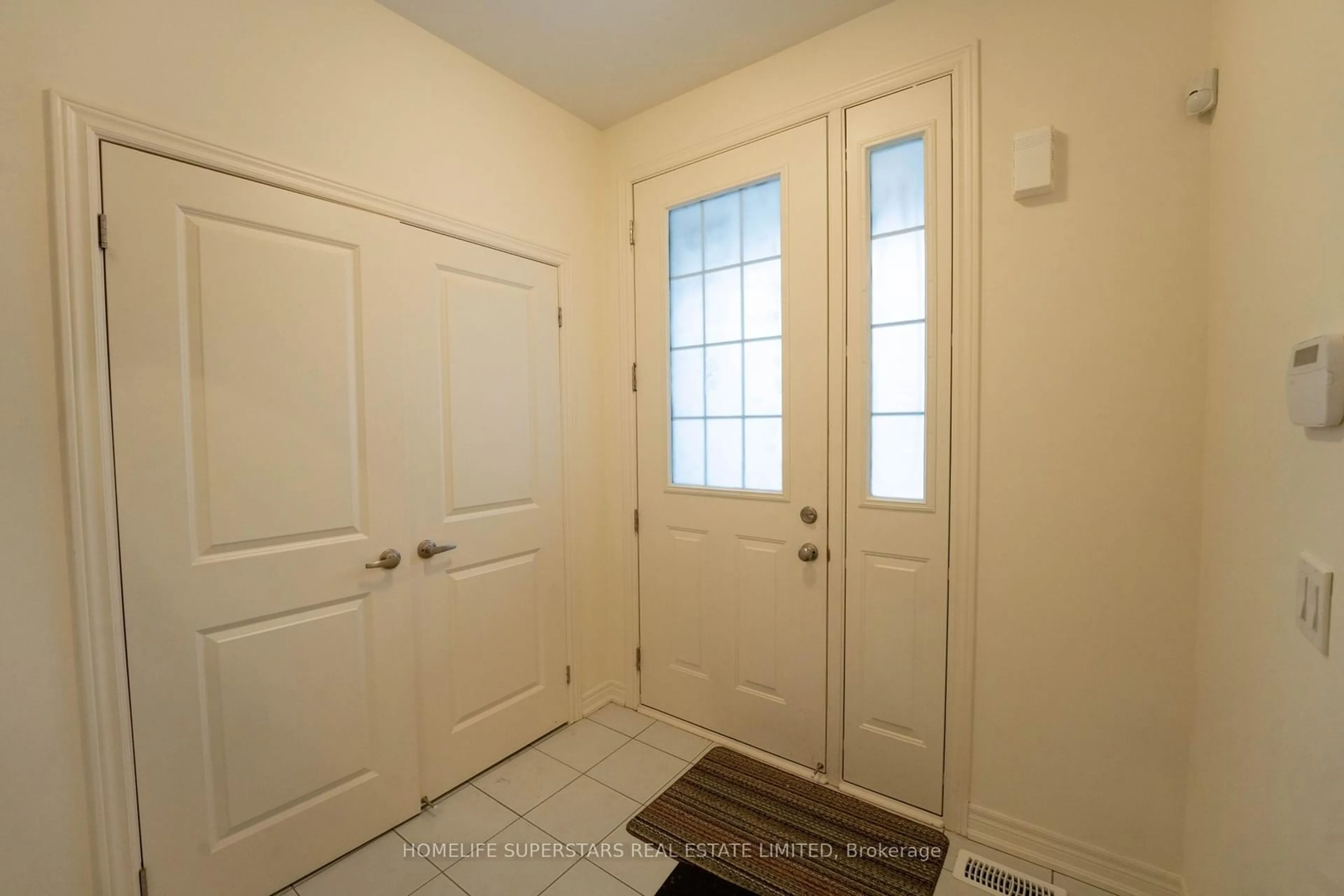 Indoor entryway for 16 Gosset Rd, Brampton Ontario L7A 0C3