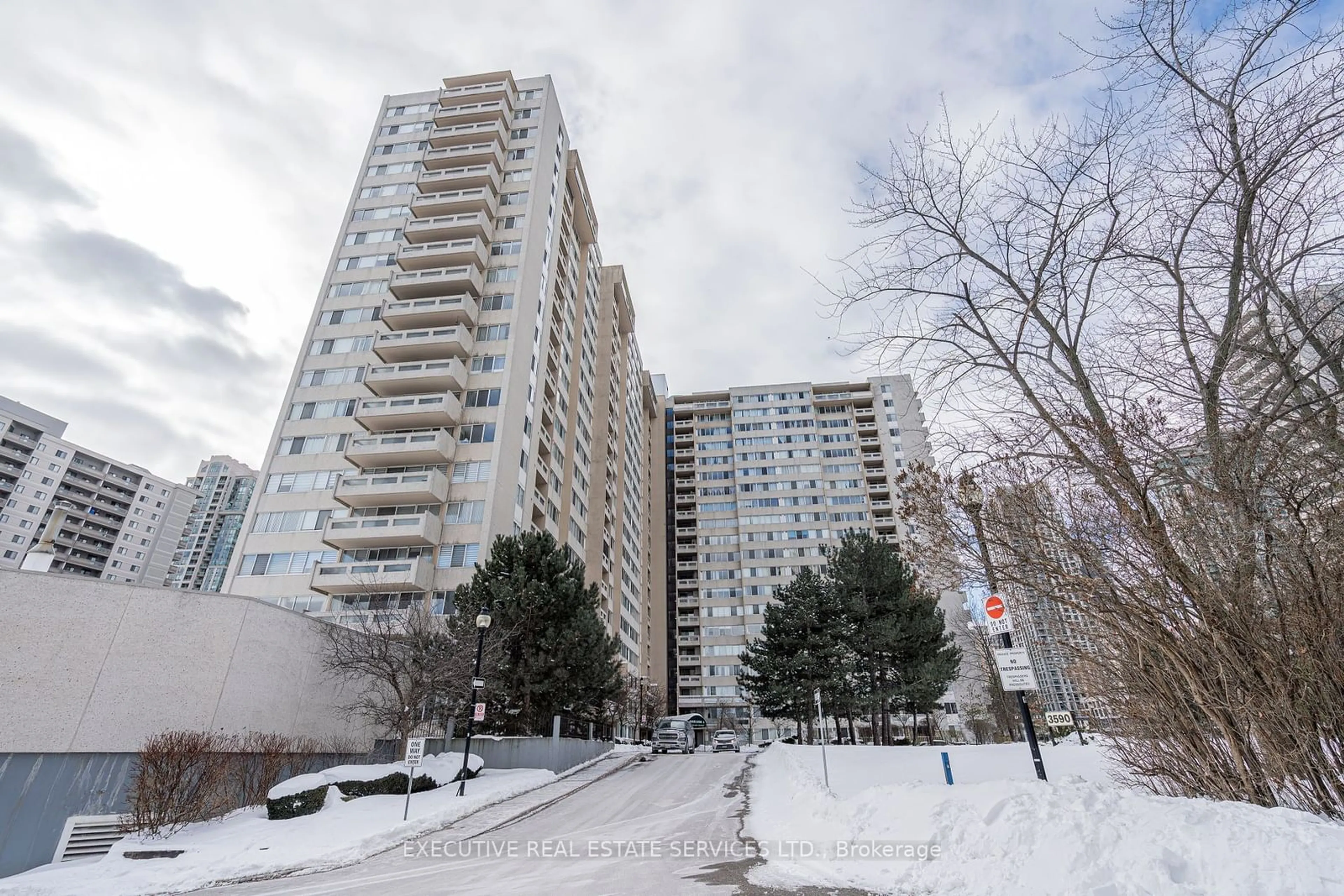 Unknown for 3590 Kaneff Cres #1810, Mississauga Ontario L5A 3X3