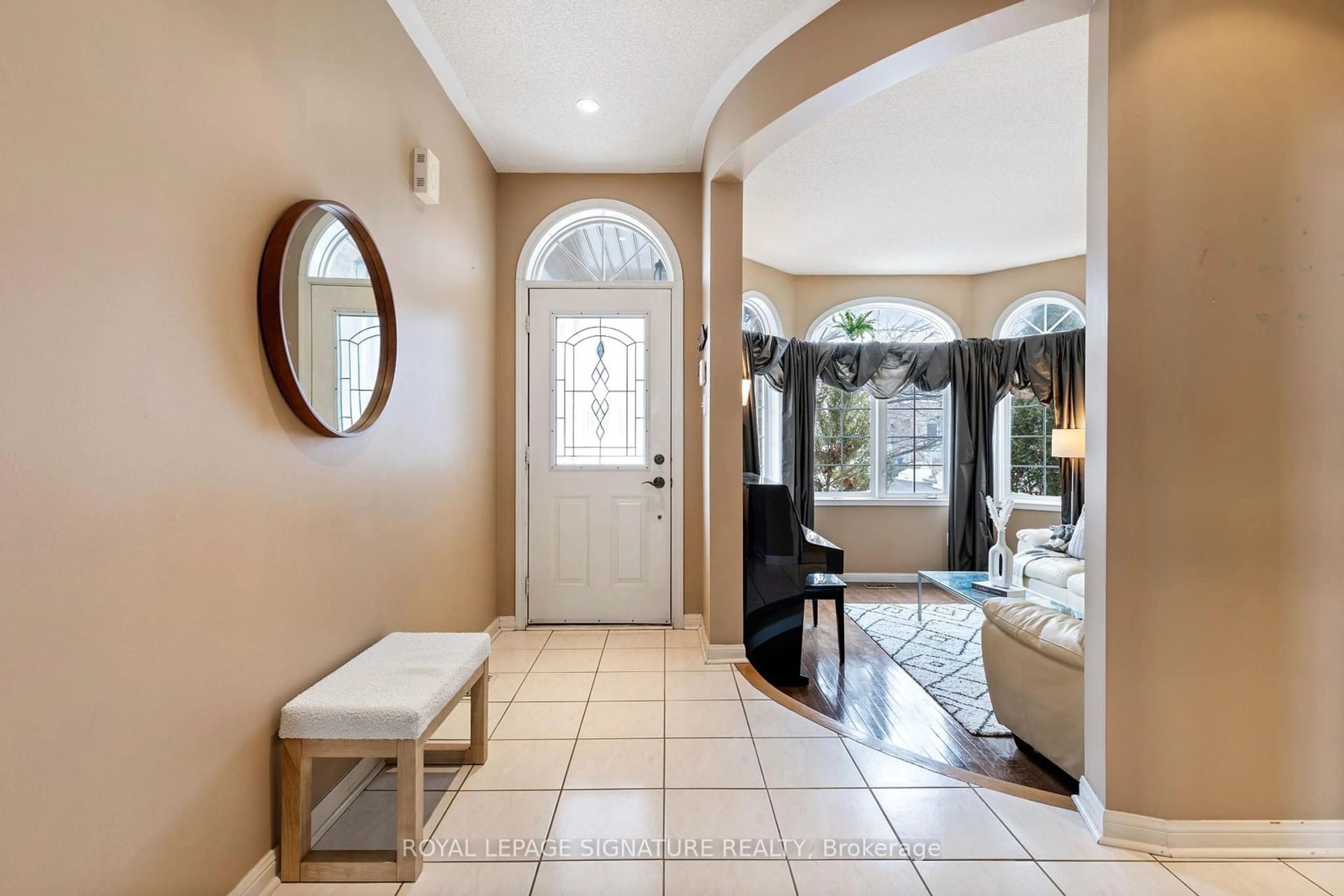 Indoor entryway for 3807 Deepwood Hts, Mississauga Ontario L5M 6M6