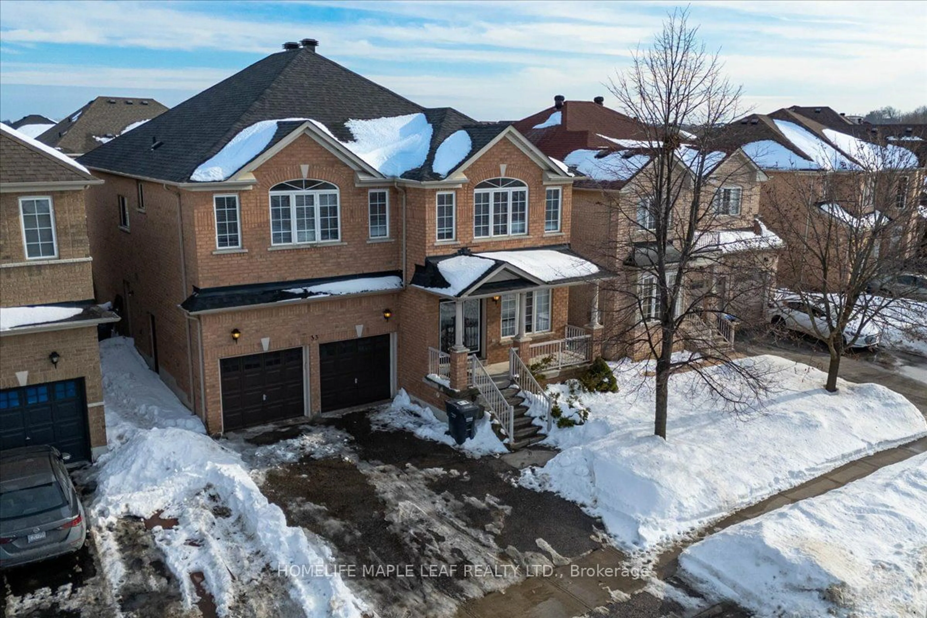 A pic from outside/outdoor area/front of a property/back of a property/a pic from drone, street for 33 Honeybee Dr, Brampton Ontario L6R 3E1