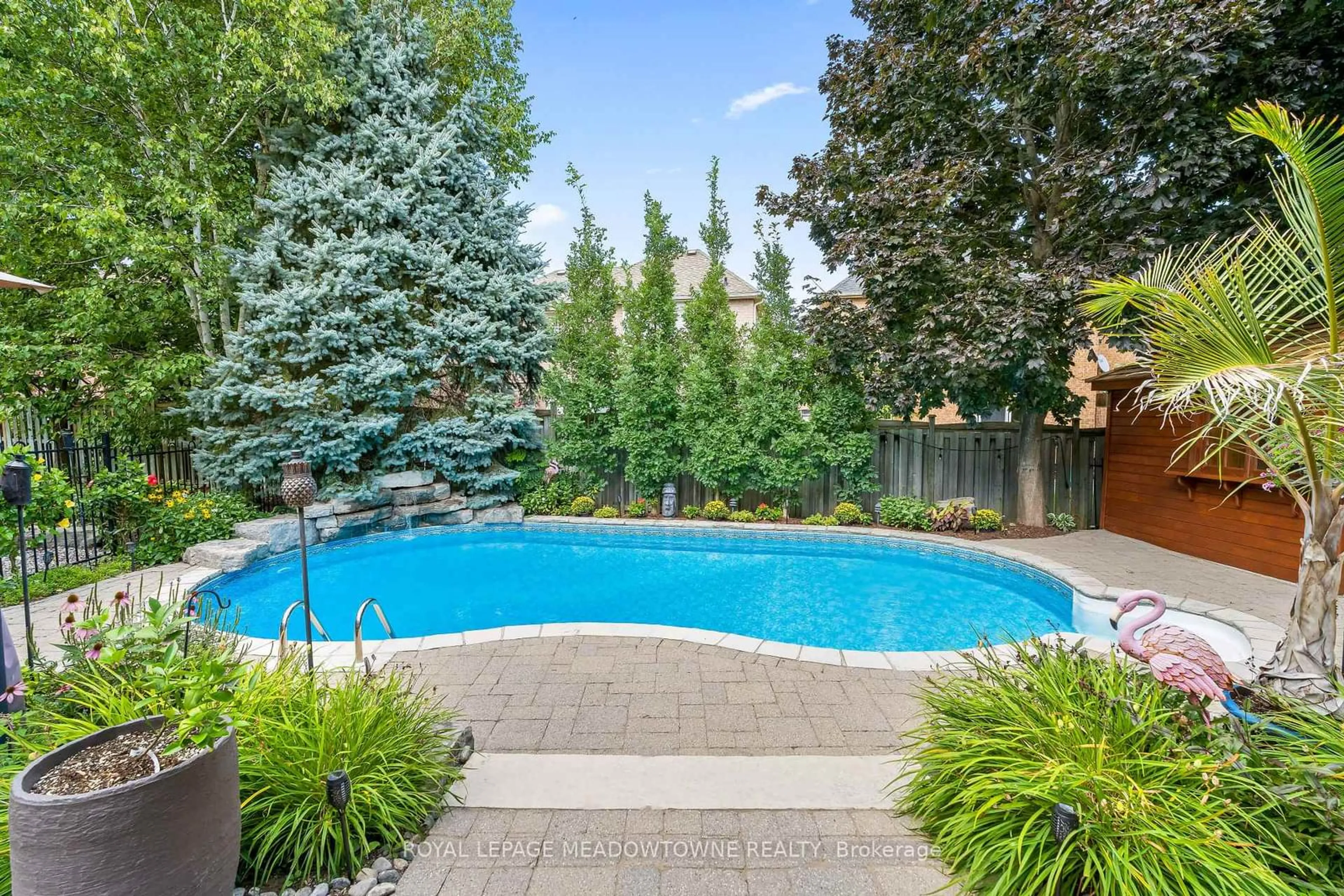 Pool for 96 North Ridge Cres, Halton Hills Ontario L7G 6E7