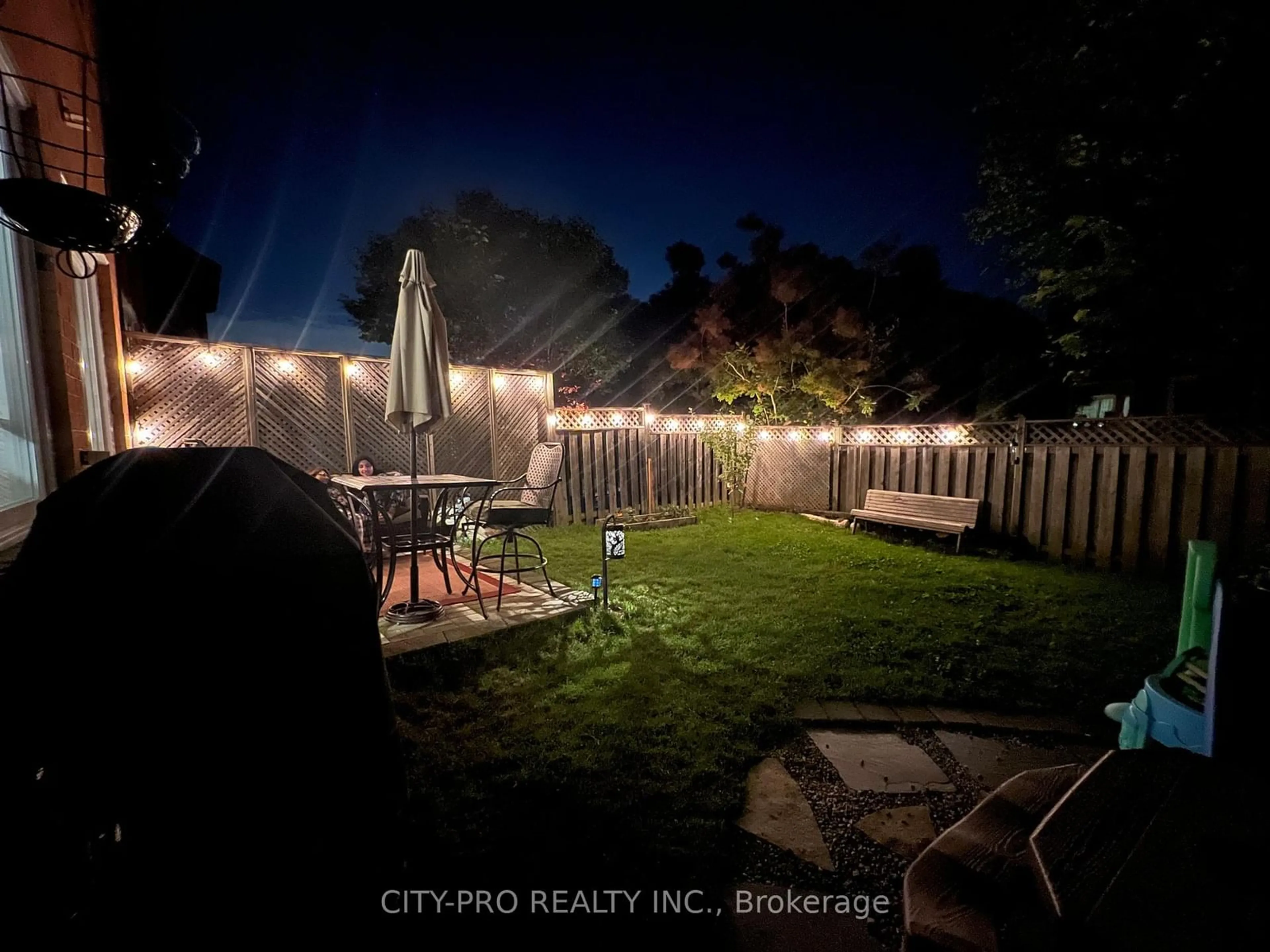 A pic from outside/outdoor area/front of a property/back of a property/a pic from drone, street for 3416 Spirea Terr, Mississauga Ontario L5N 7N4