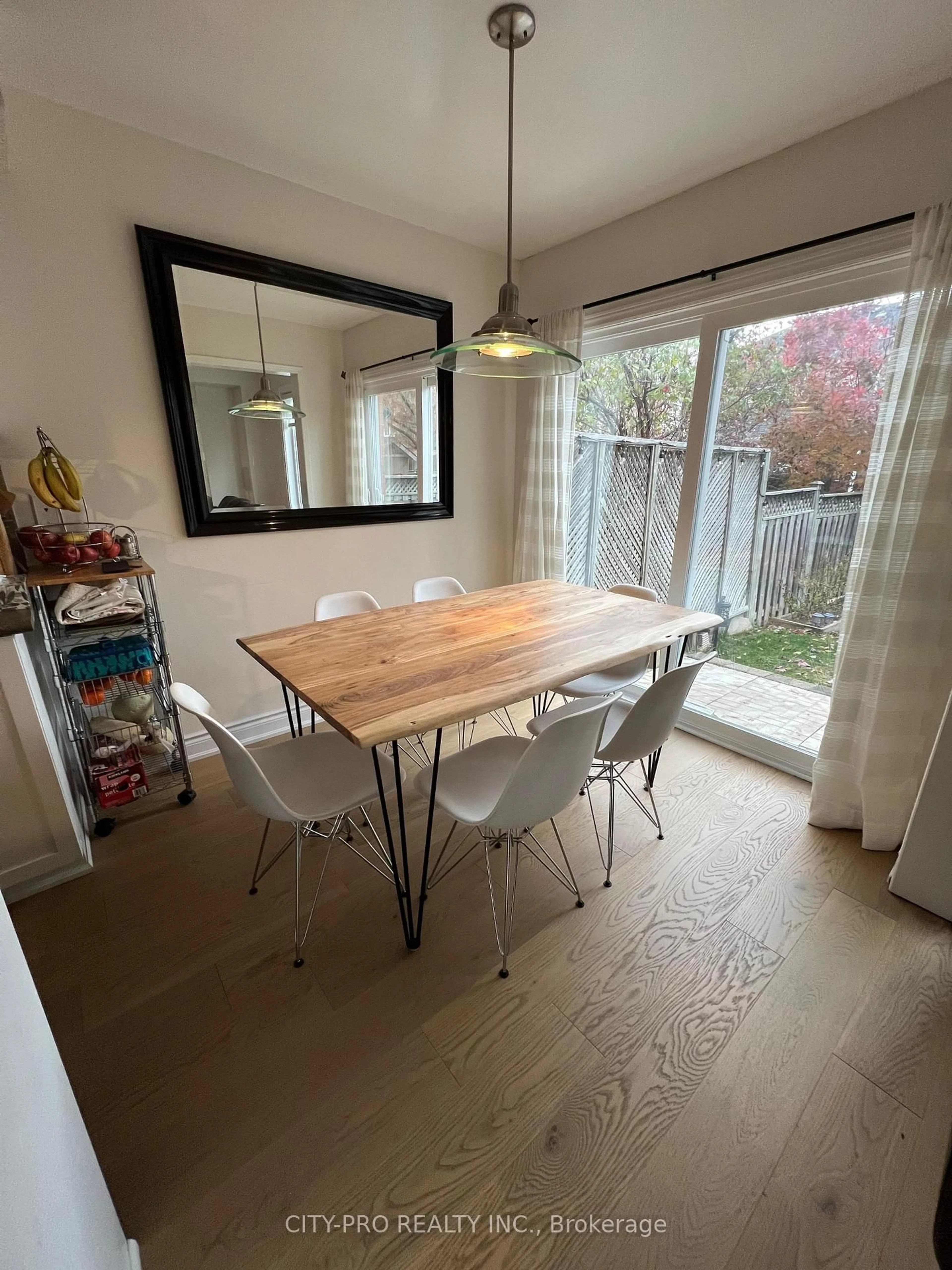 Dining room, wood/laminate floor for 3416 Spirea Terr, Mississauga Ontario L5N 7N4