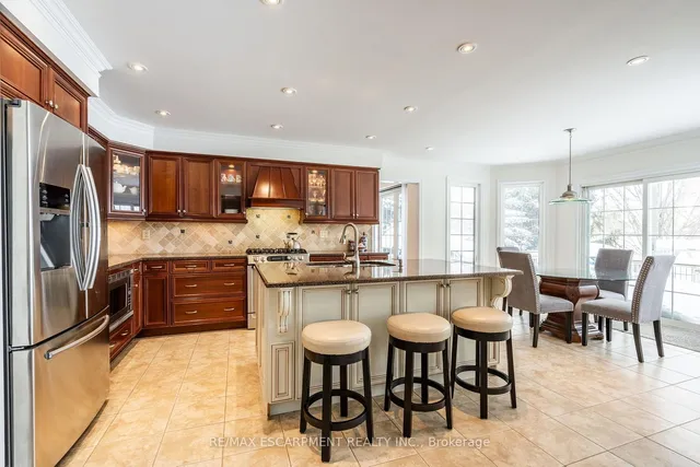 Additional property image - 2049 Country Club Dr