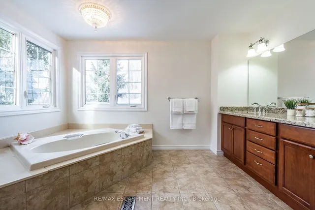 Additional property image - 2049 Country Club Dr