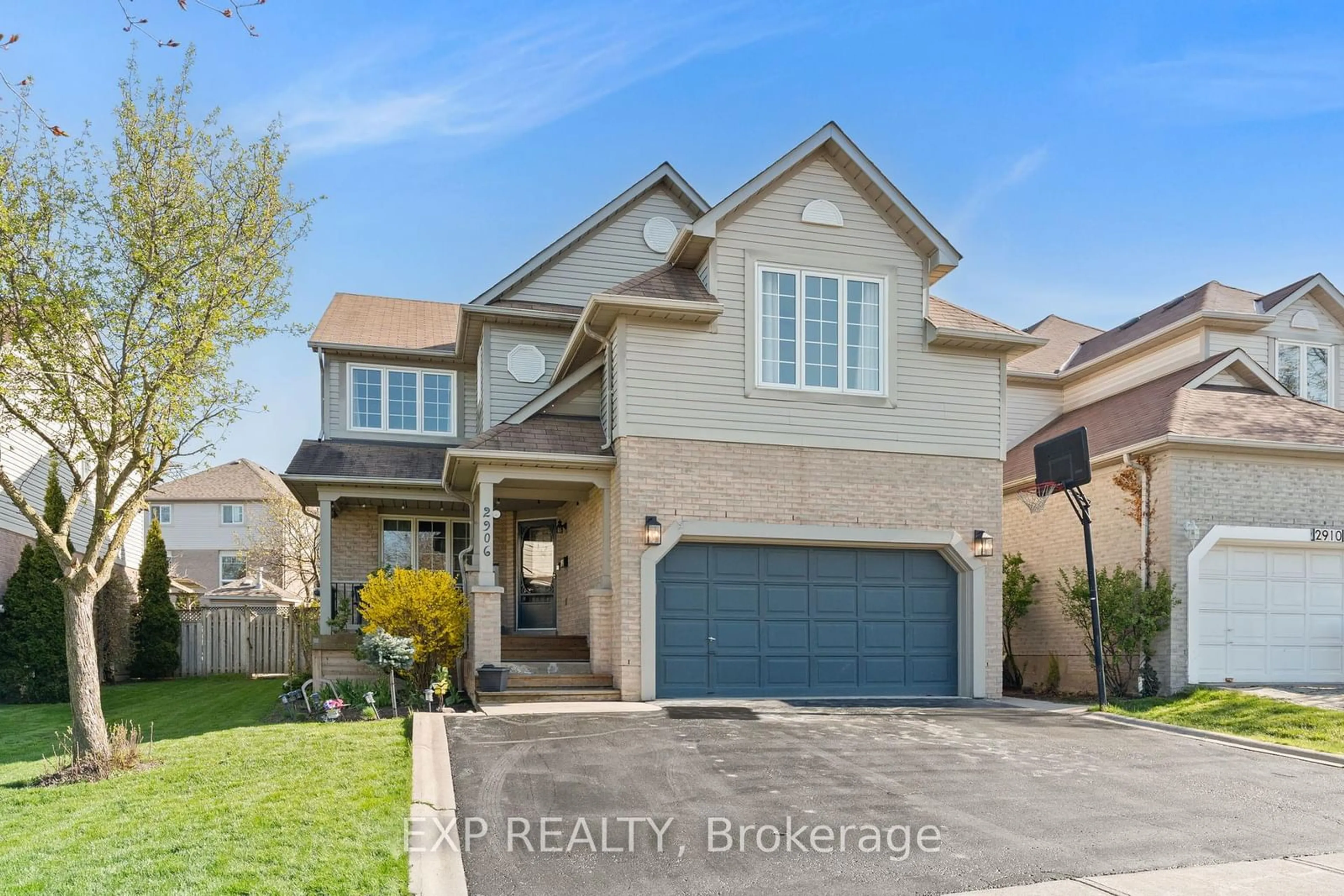 Home with brick exterior material, street for 2906 Peacock Dr, Mississauga Ontario L5M 5S2