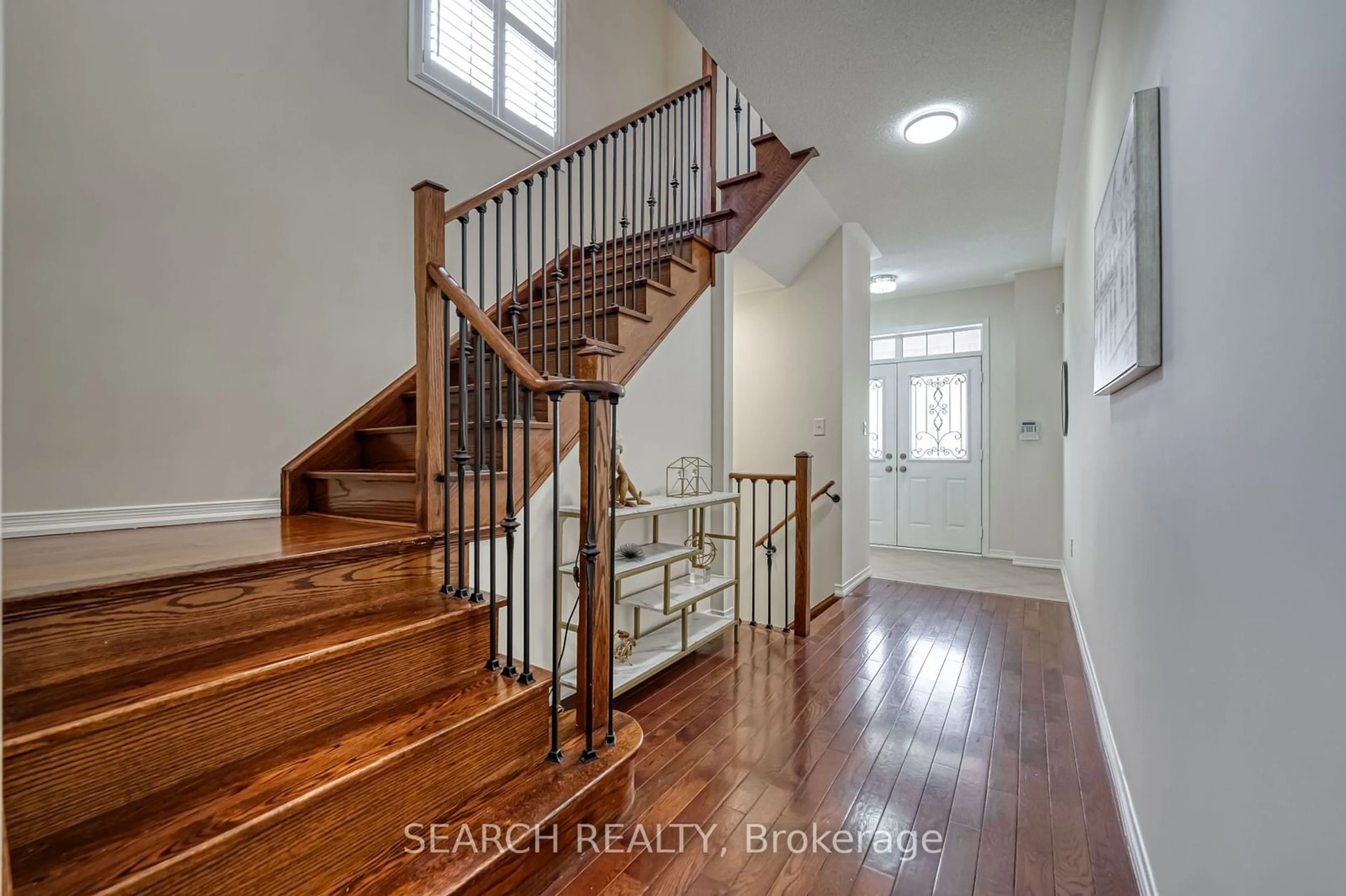 Indoor entryway for 3047 Janice Dr, Oakville Ontario L6M 0S6