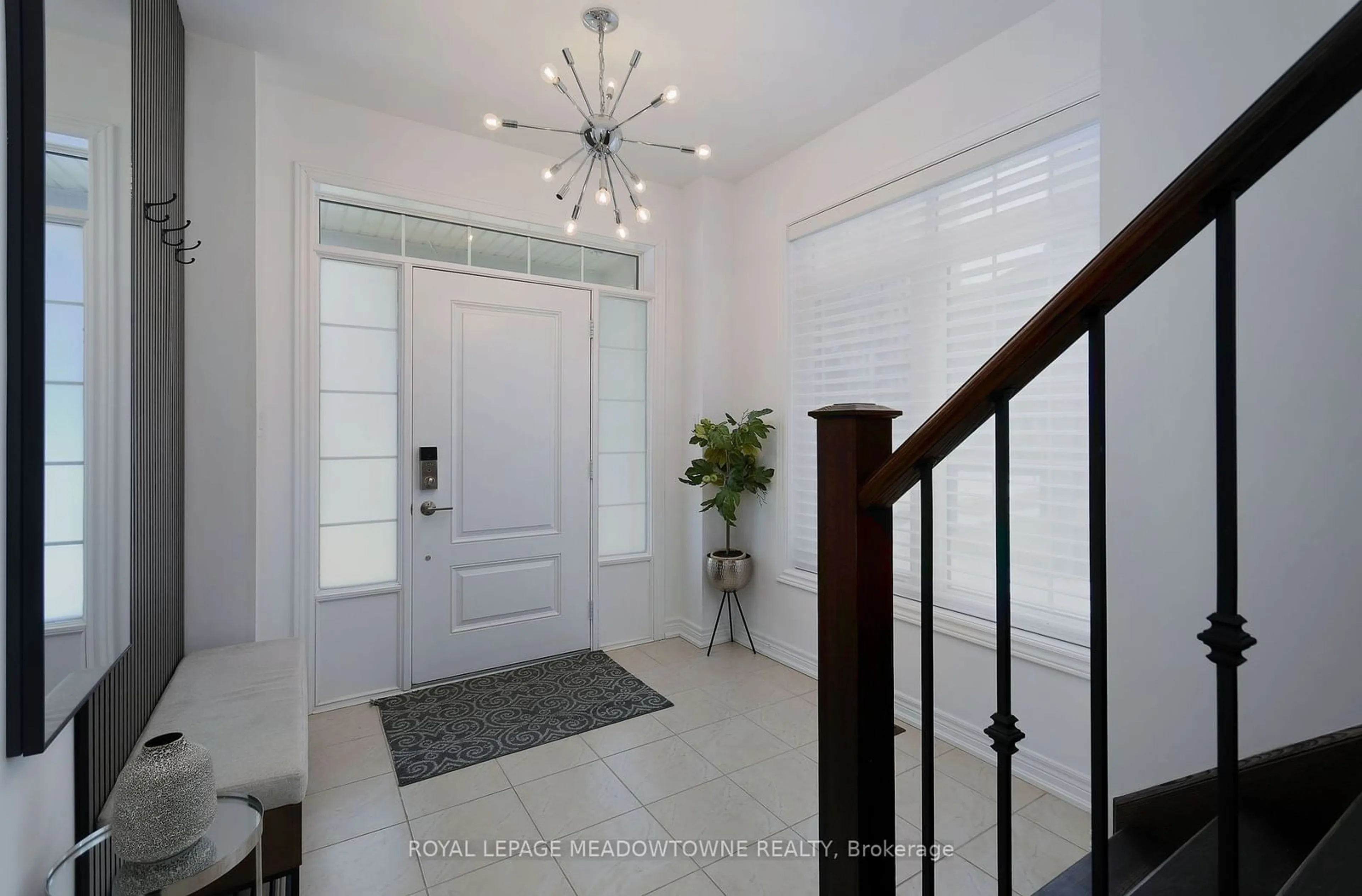 Indoor entryway for 3215 William Coltson Ave, Oakville Ontario L6H 0X1