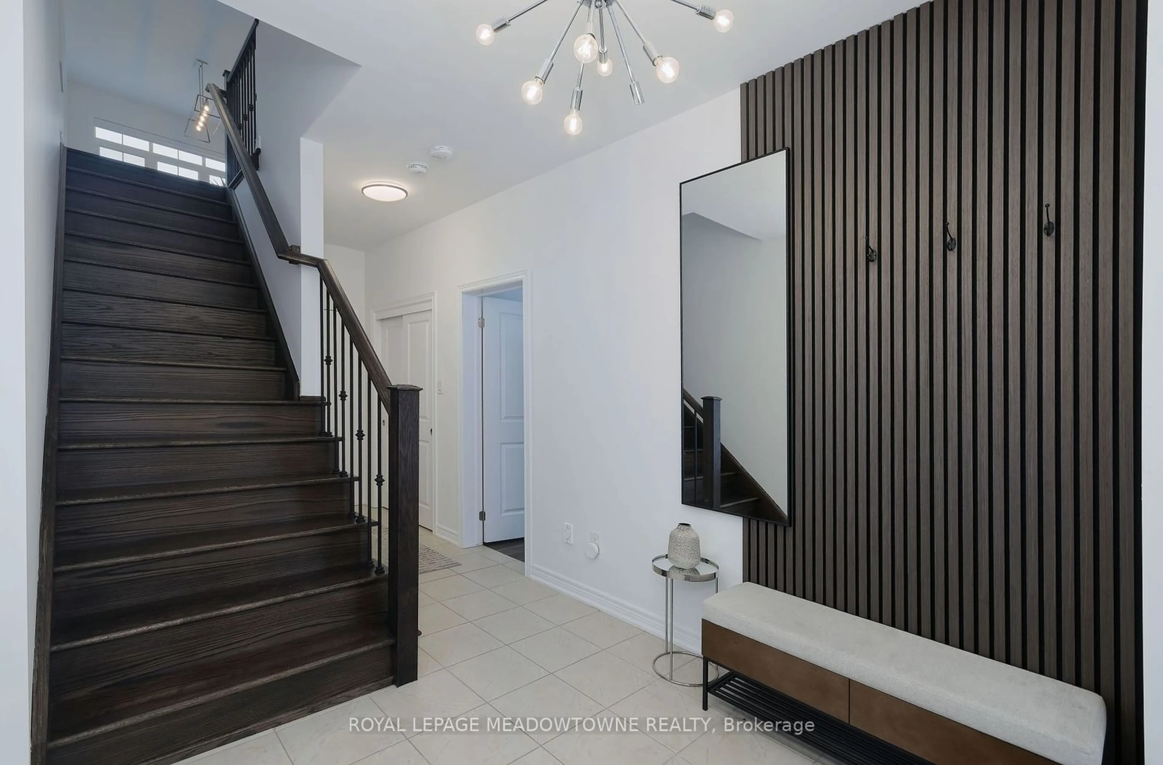 Indoor foyer for 3215 William Coltson Ave, Oakville Ontario L6H 0X1