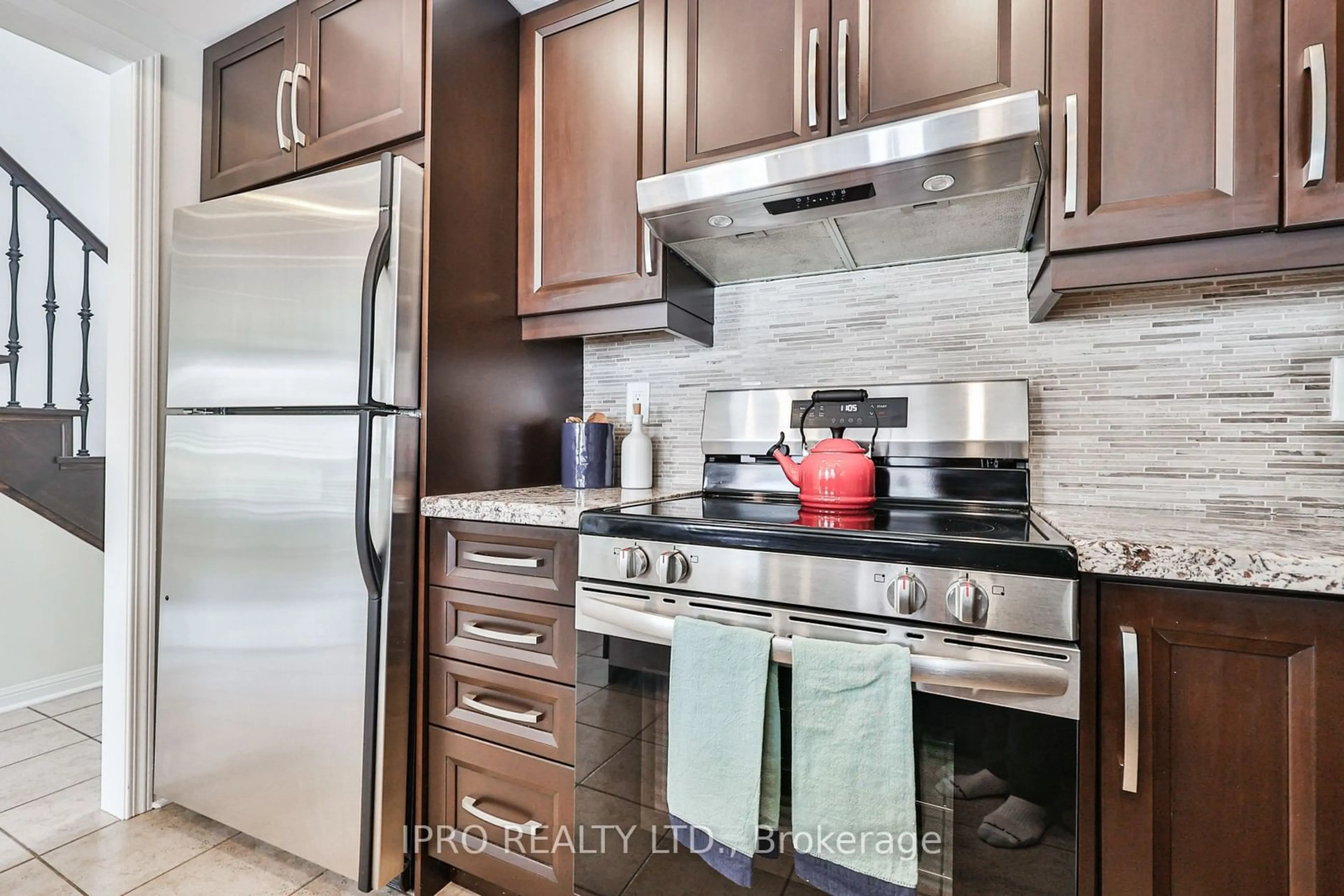 Standard kitchen, ceramic/tile floor for 2384 Proudfoot Tr, Oakville Ontario L6M 3Y1