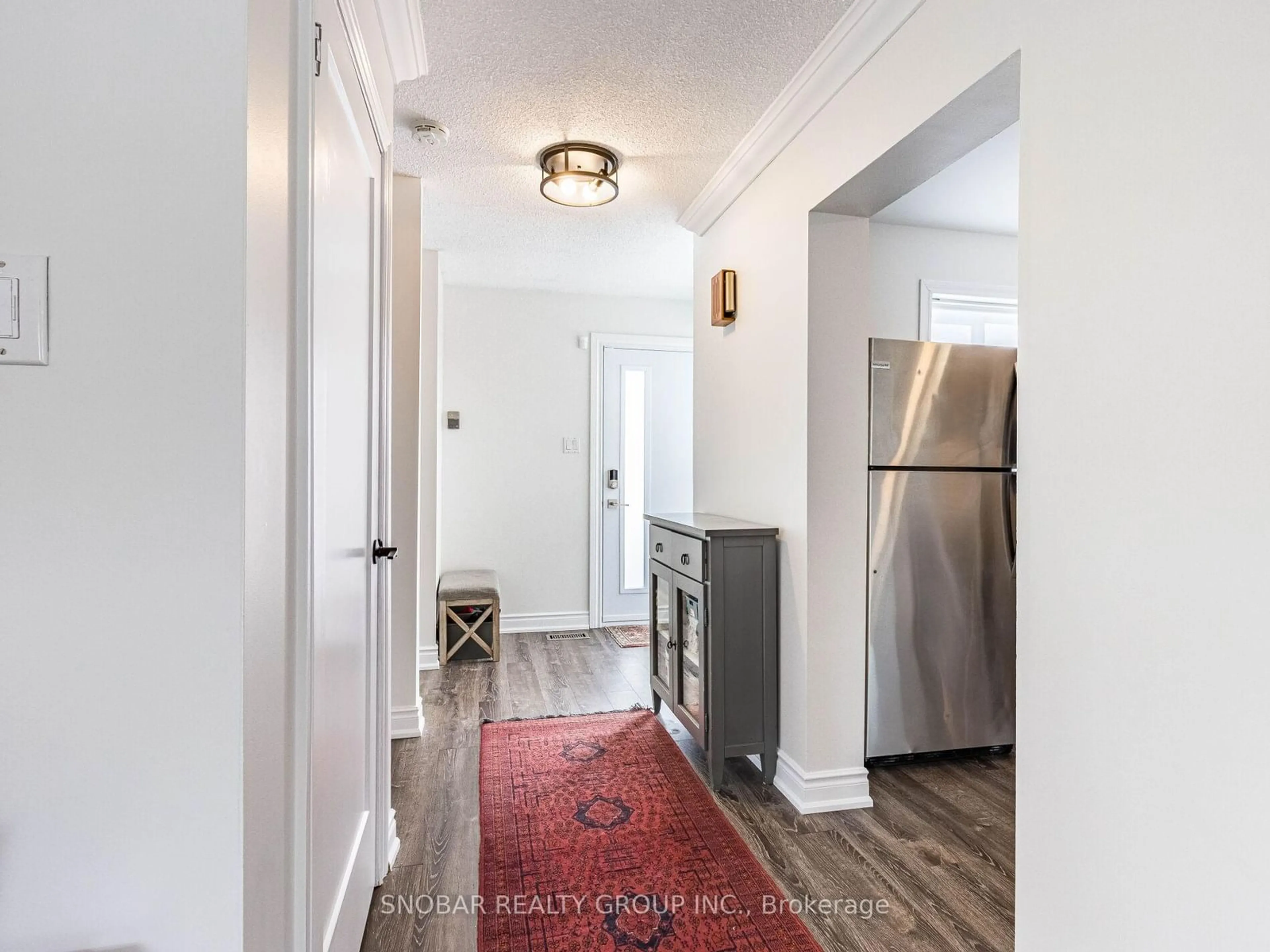 Indoor entryway for 6280 Starfield Cres, Mississauga Ontario L5N 1X4