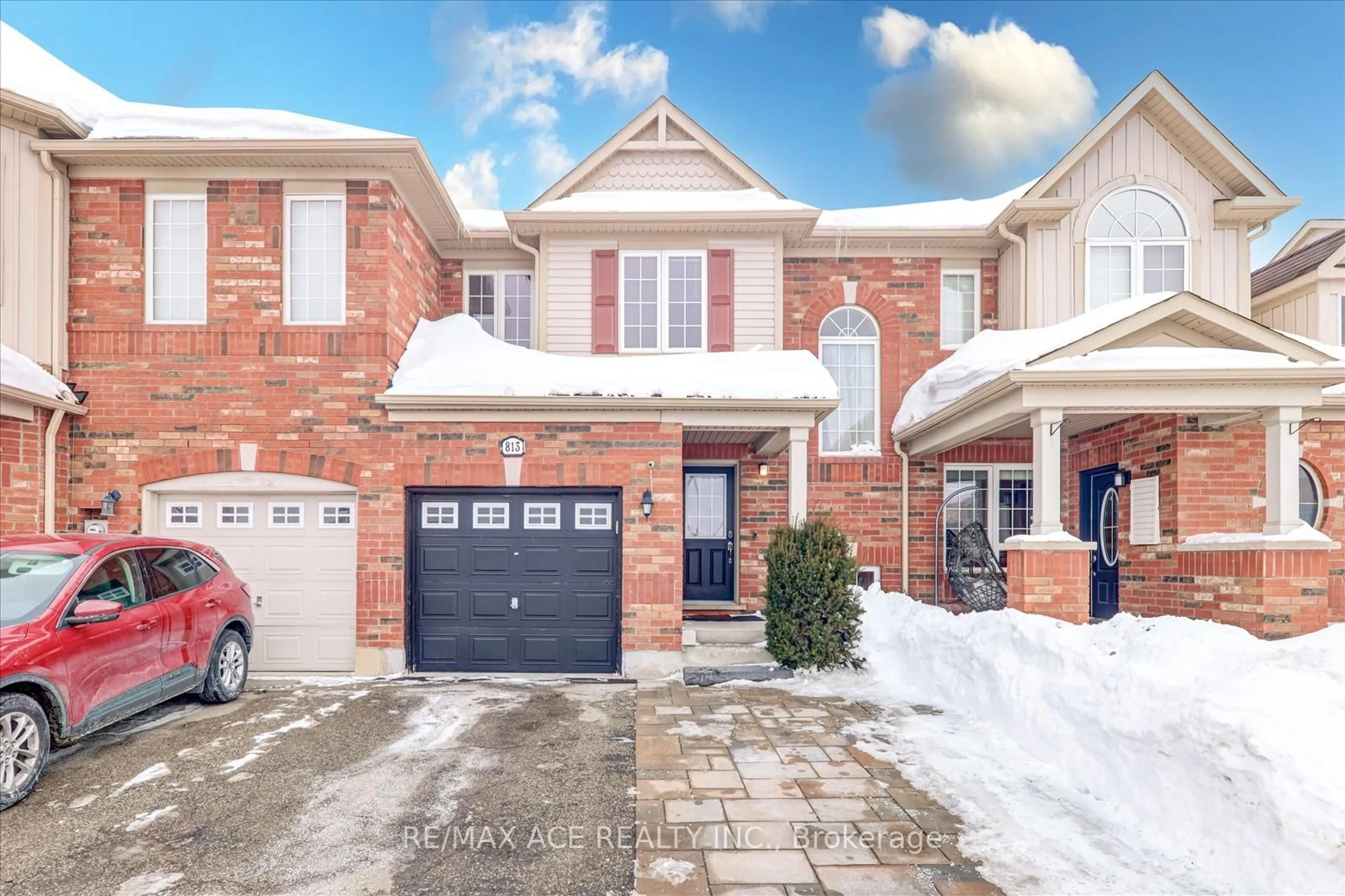 Home with brick exterior material, street for 813 Scott Blvd, Milton Ontario L9T 2C9